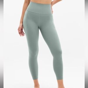 Athlete Salutation Stash Pocket 7/8 Leggings